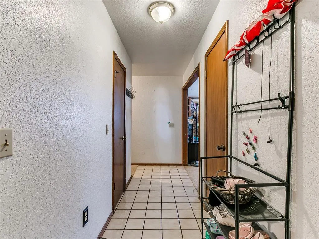 Photo 4 — 16 Bellgate Drive, Yukon, OK 73099