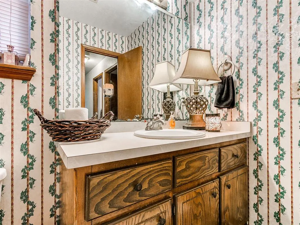 Photo 17 — 16 Bellgate Drive, Yukon, OK 73099