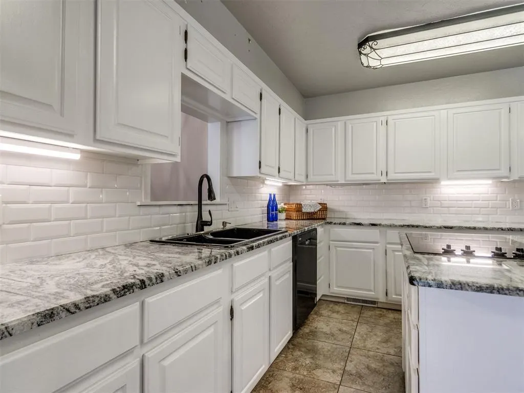 Photo 11 — 11811 Springhollow Road, Oklahoma City, OK 73120