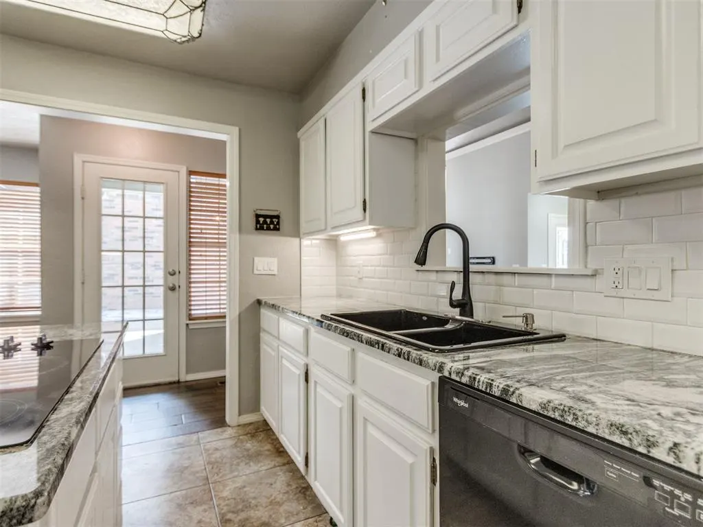 Photo 12 — 11811 Springhollow Road, Oklahoma City, OK 73120