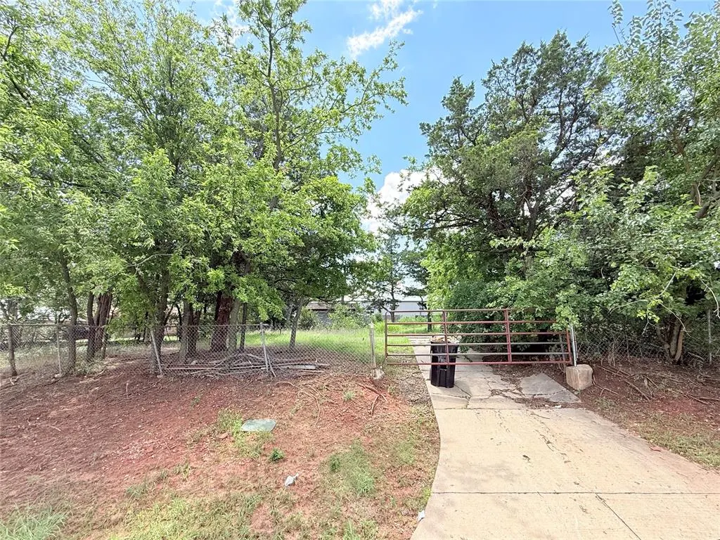 Front exterior — 1002 NW 86th Street, Oklahoma City, OK 73114