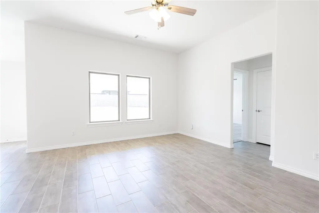 Photo 3 — 9204 NW 119th Street, Yukon, OK 73099