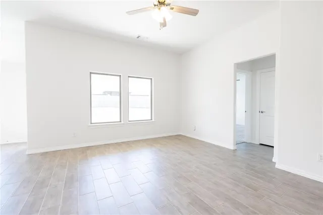 Photo 3 — 9204 NW 119th Street, Yukon, OK 73099