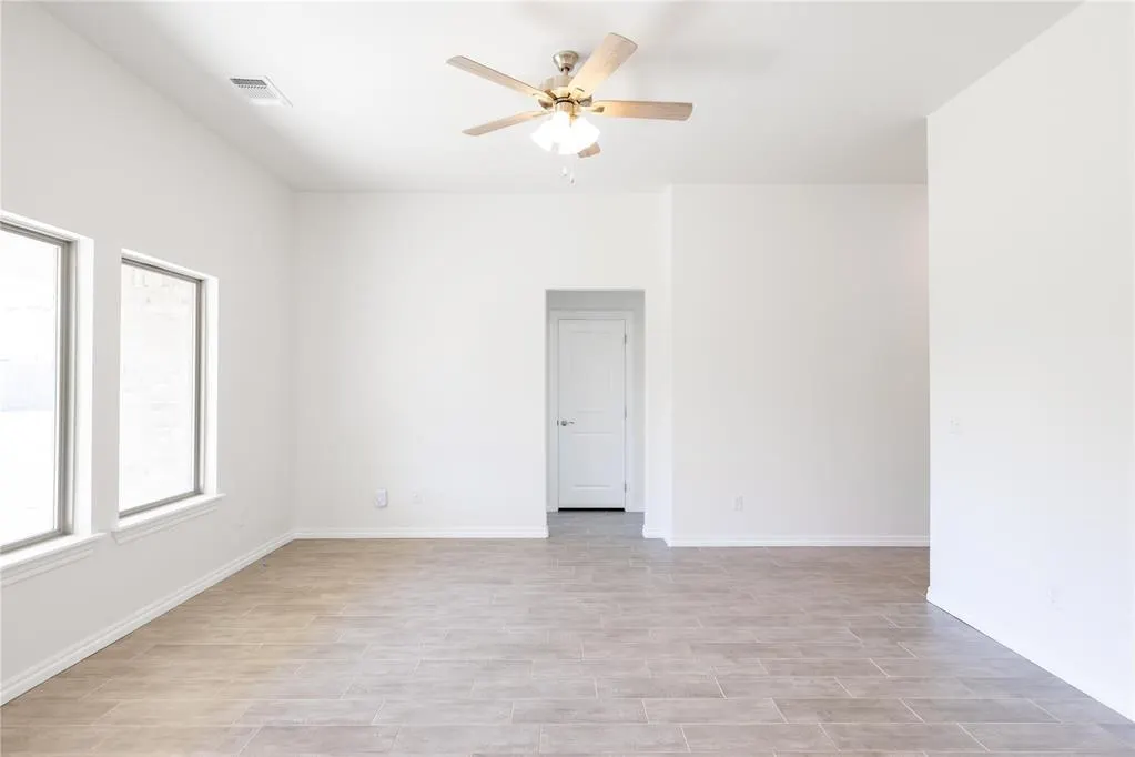 Photo 4 — 9204 NW 119th Street, Yukon, OK 73099
