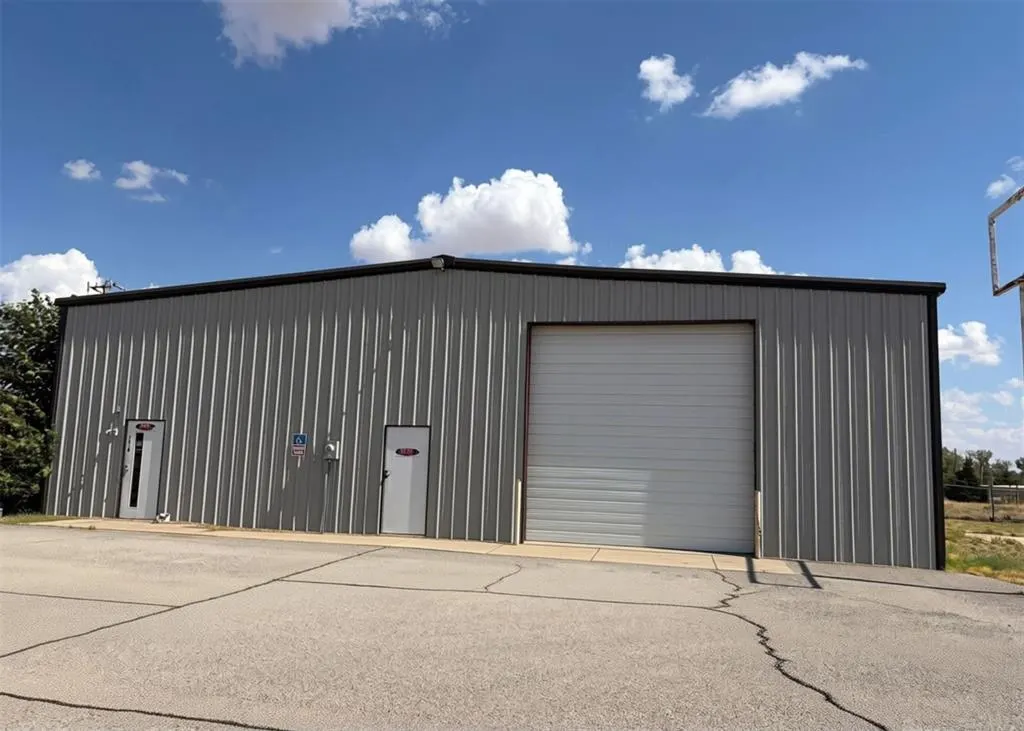 Photo 2 — 1318 Airport Industrial Road, Elk City, OK 73644