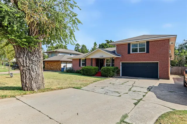 Photo 3 — 1728 NW 63rd Street, Nichols Hills, OK 73116