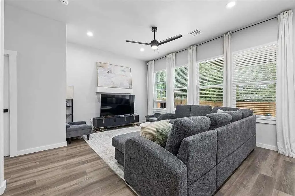 Photo 7 — 4617 S East Avenue, Oklahoma City, OK 73129