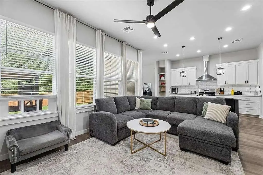 Photo 9 — 4617 S East Avenue, Oklahoma City, OK 73129