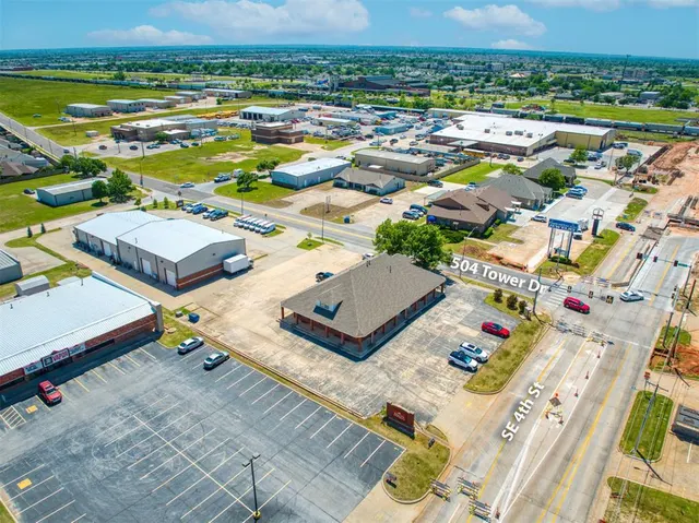 Photo 4 — 504 Tower Drive, Moore, OK 73160