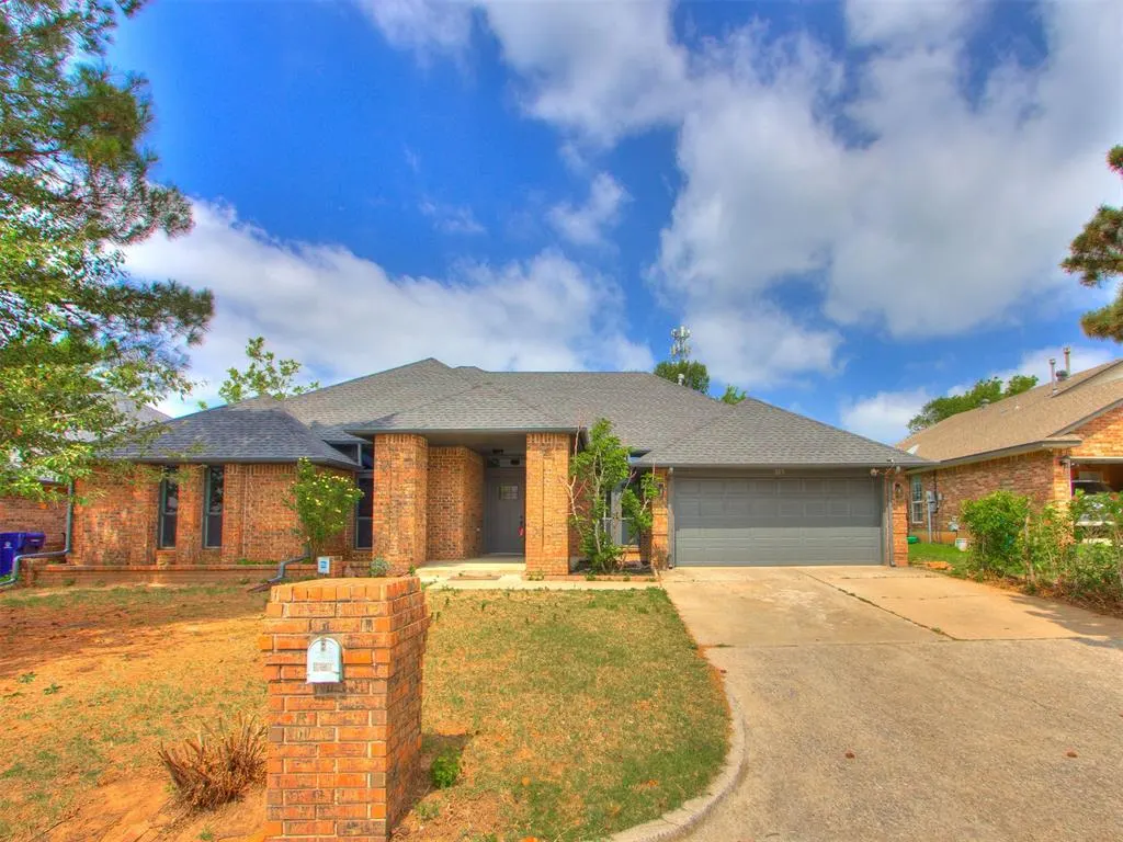 Photo 2 — 209 Tumbleweed Road, Yukon, OK 73099