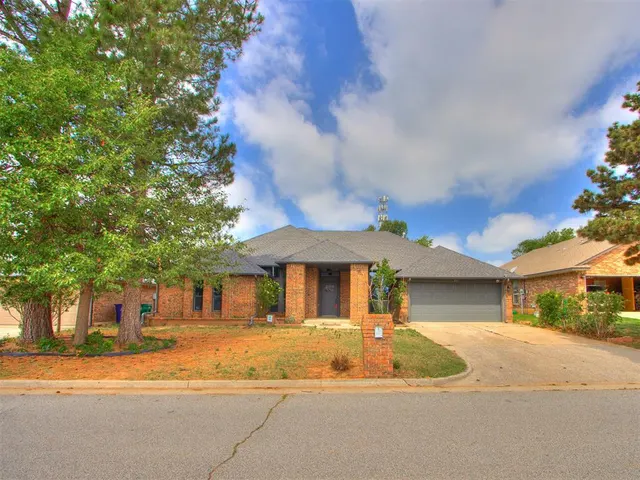 Photo 3 — 209 Tumbleweed Road, Yukon, OK 73099