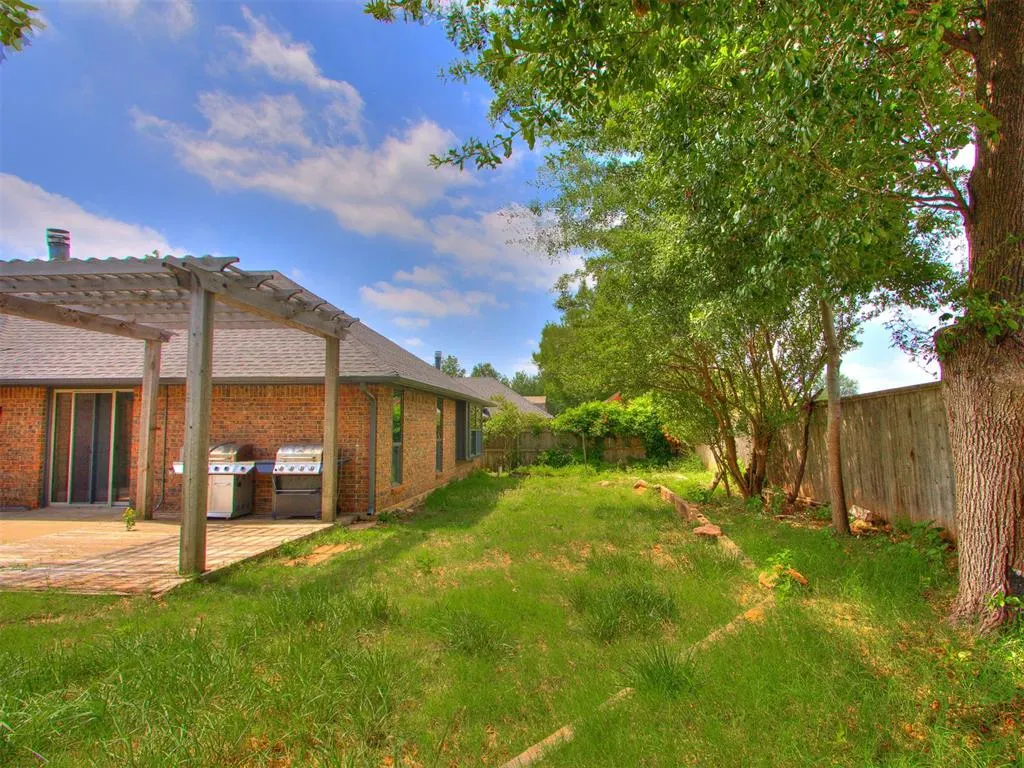 Photo 6 — 209 Tumbleweed Road, Yukon, OK 73099