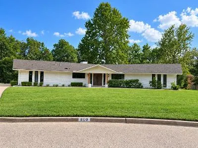 Front exterior — 800 Mockingbird Lane, Norman, OK 73071