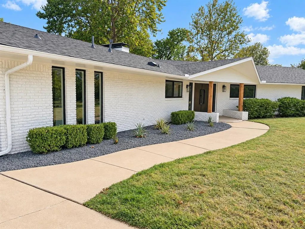 Photo 2 — 800 Mockingbird Lane, Norman, OK 73071