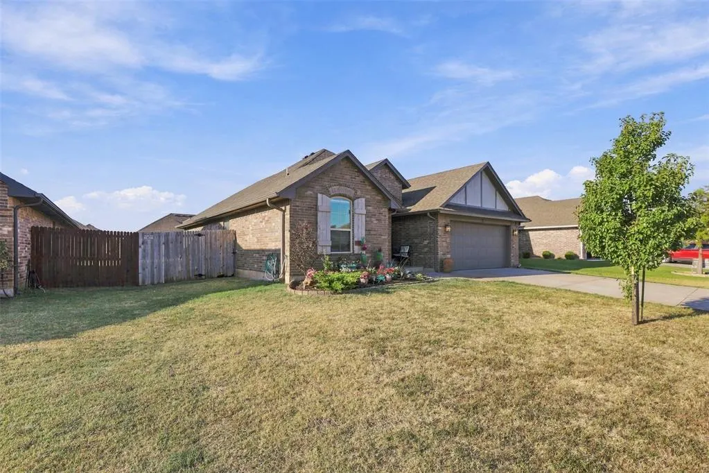 Photo 2 — 1728 W Blake Way, Mustang, OK 73064
