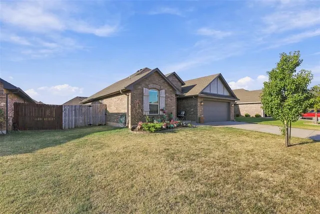 Photo 2 — 1728 W Blake Way, Mustang, OK 73064
