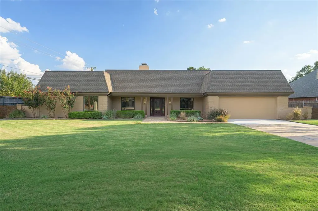 Front exterior — 2900 Drakestone Avenue, Oklahoma City, OK 73120