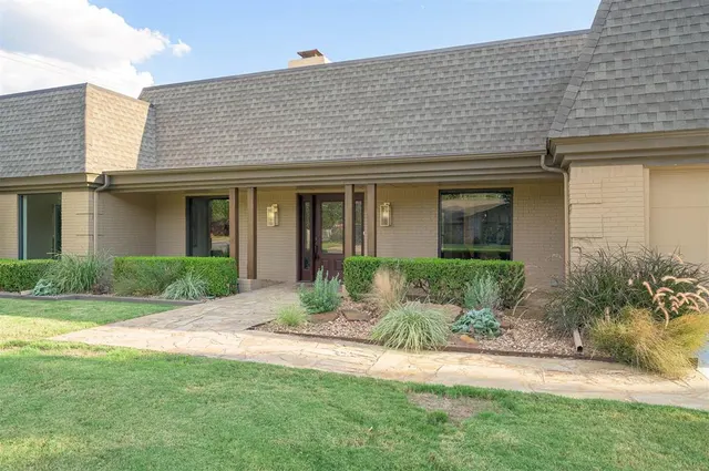 Photo 2 — 2900 Drakestone Avenue, Oklahoma City, OK 73120