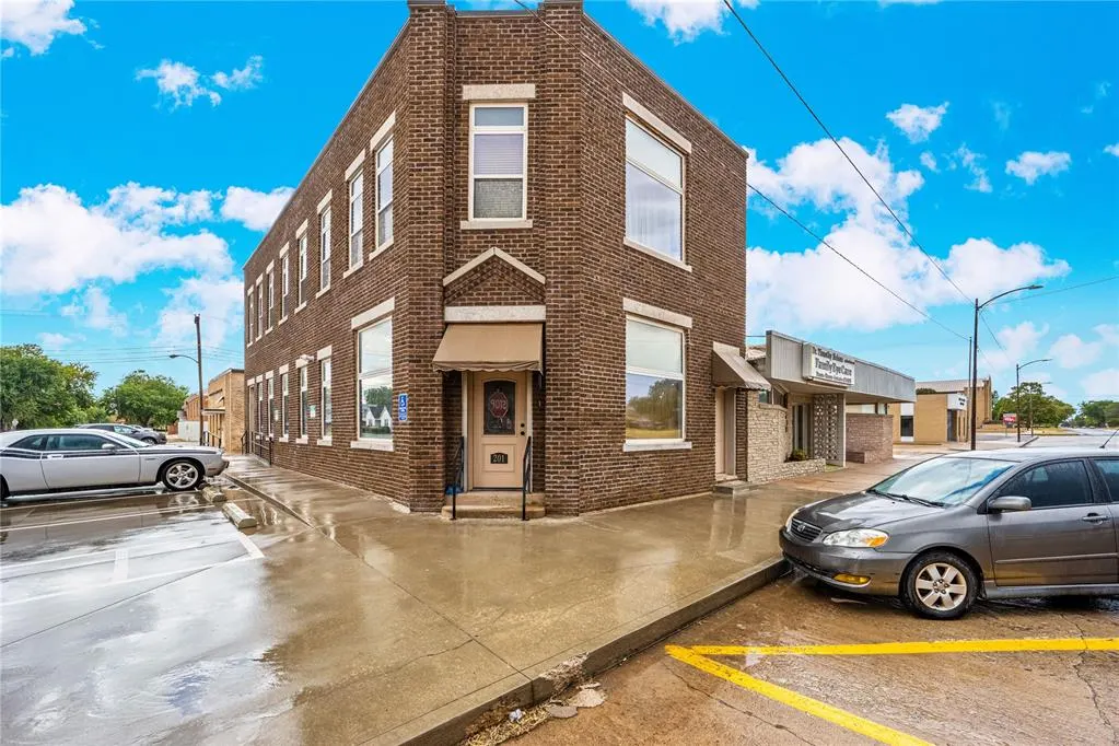 Photo 2 — 201 N Noble Avenue, Watonga, OK 73772