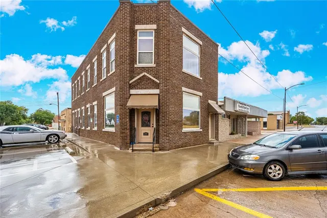 Photo 2 — 201 N Noble Avenue, Watonga, OK 73772