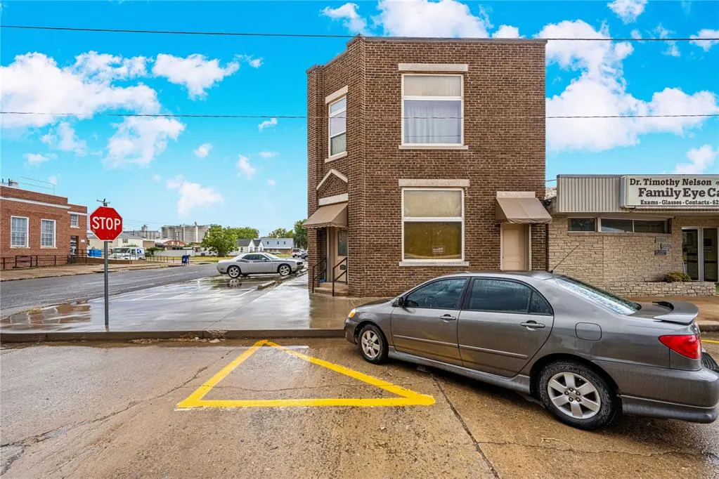 Photo 3 — 201 N Noble Avenue, Watonga, OK 73772