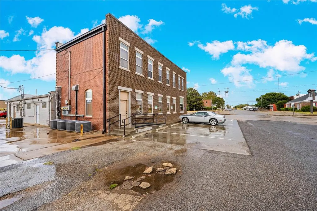 Photo 5 — 201 N Noble Avenue, Watonga, OK 73772