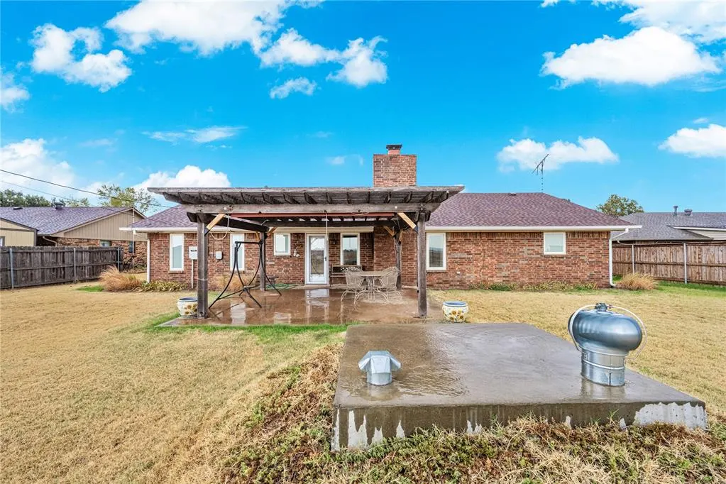 Photo 4 — 805 Villa Drive, Watonga, OK 73772