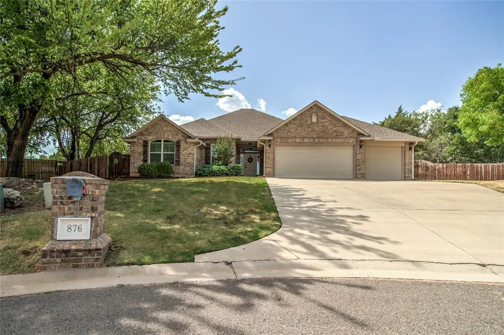 Front exterior — 876 Crooked Oak Circle, Guthrie, OK 73044