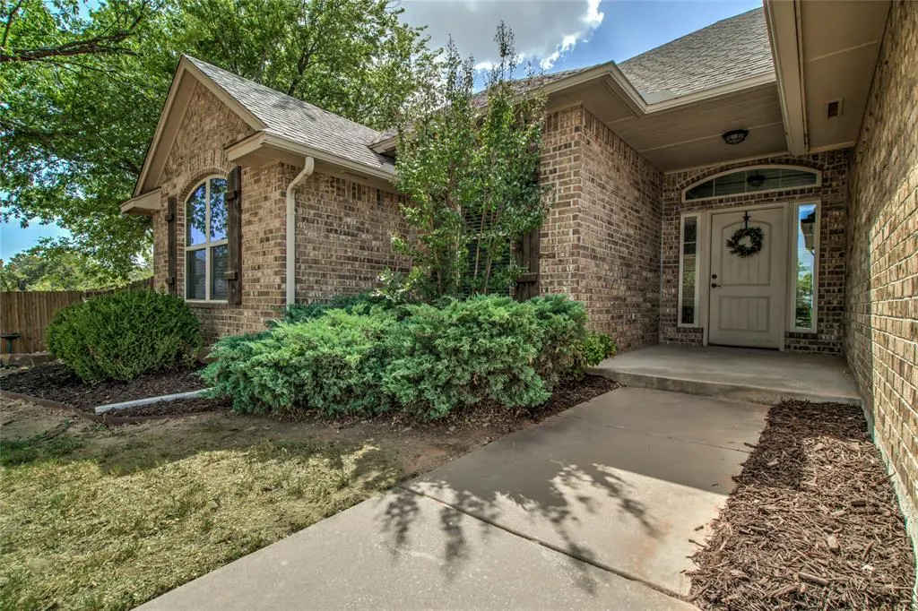 Photo 3 — 876 Crooked Oak Circle, Guthrie, OK 73044