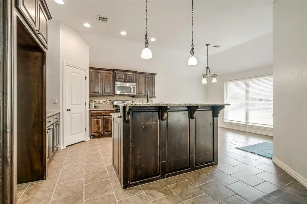 Photo 9 — 876 Crooked Oak Circle, Guthrie, OK 73044