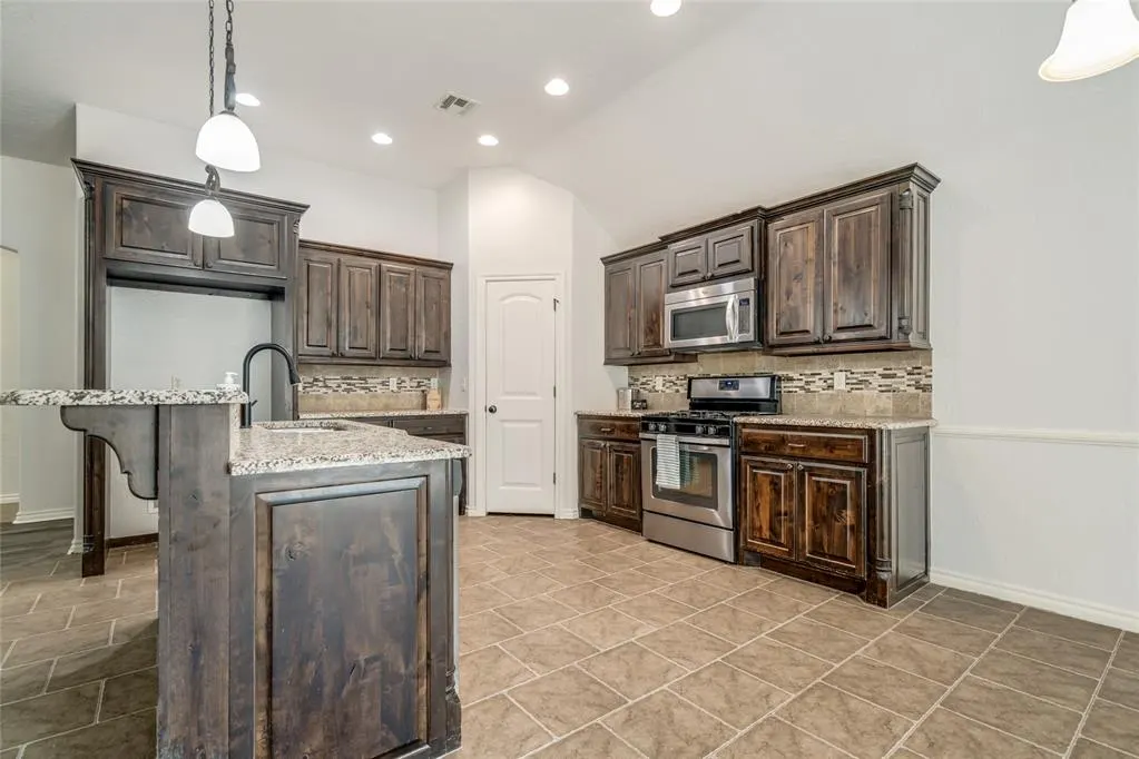 Photo 11 — 876 Crooked Oak Circle, Guthrie, OK 73044