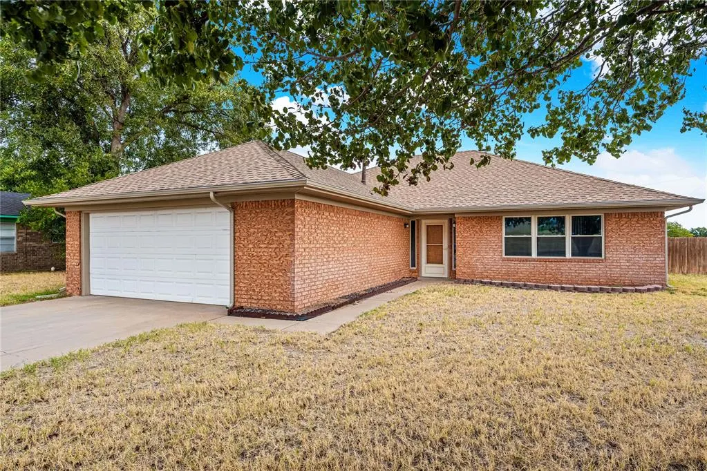 Front exterior — 611 S Leach Avenue, Watonga, OK 73772