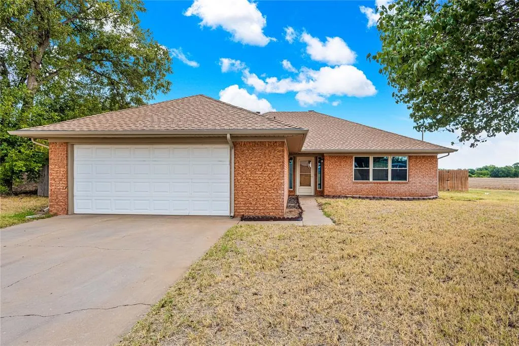 Photo 2 — 611 S Leach Avenue, Watonga, OK 73772
