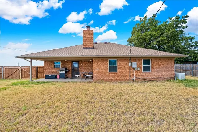 Photo 4 — 611 S Leach Avenue, Watonga, OK 73772