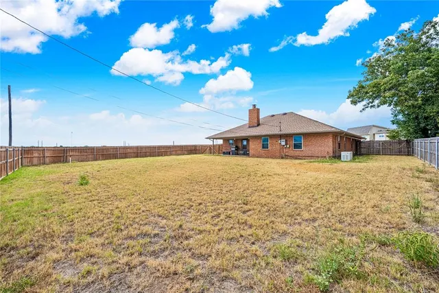 Photo 6 — 611 S Leach Avenue, Watonga, OK 73772