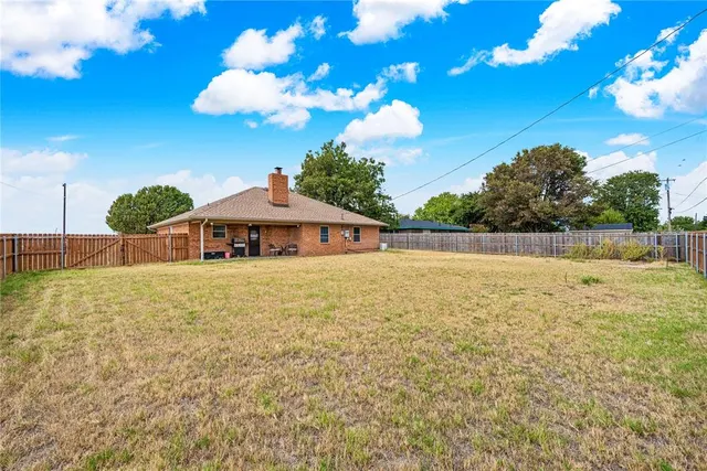 Photo 7 — 611 S Leach Avenue, Watonga, OK 73772