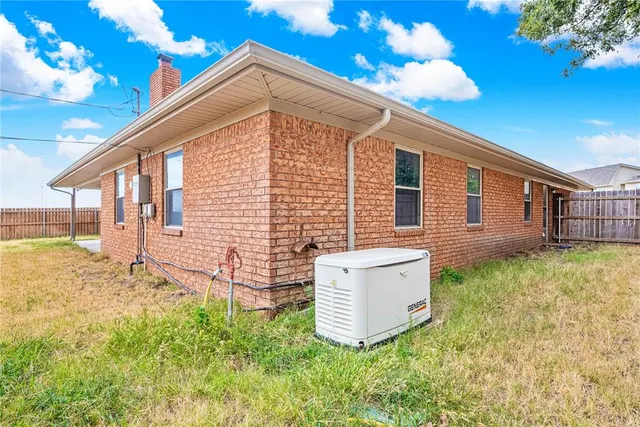 Photo 8 — 611 S Leach Avenue, Watonga, OK 73772