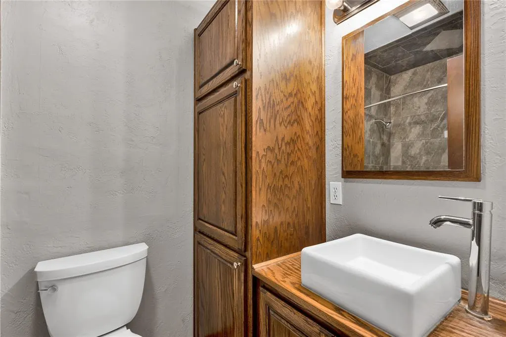 Photo 25 — 611 S Leach Avenue, Watonga, OK 73772
