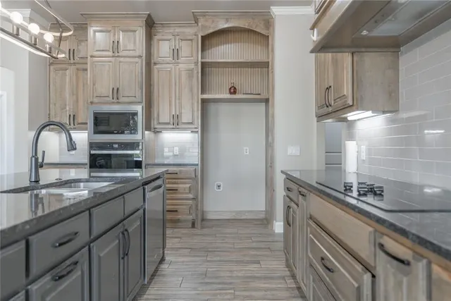 Photo 7 — 2408 Blackjack Court, Blanchard, OK 73010