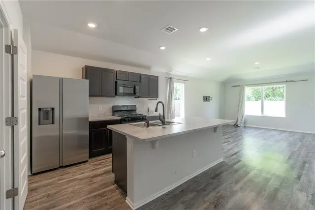 Photo 2 — 12104 SW 33rd Street, Yukon, OK 73099