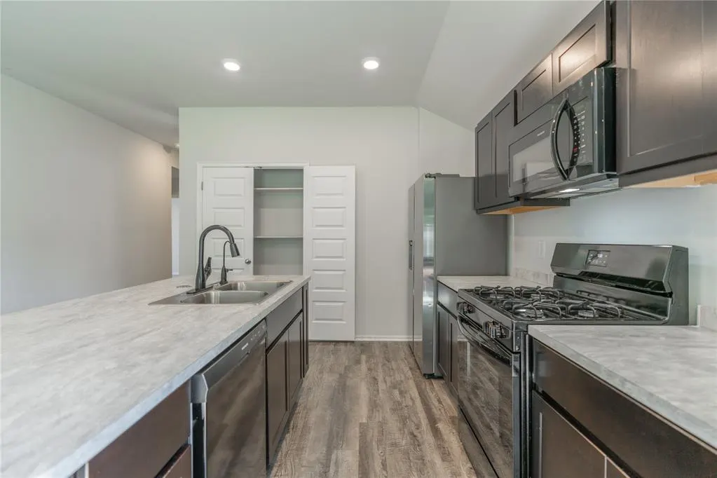 Photo 8 — 12104 SW 33rd Street, Yukon, OK 73099