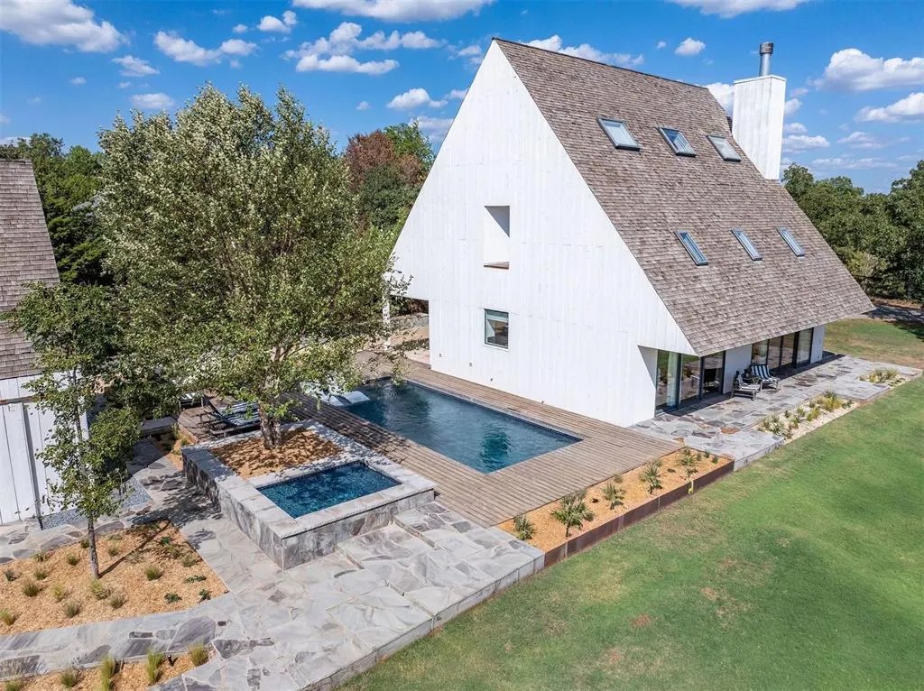 Photo 2 — 12401 N Bryant Avenue, Edmond, OK 73013