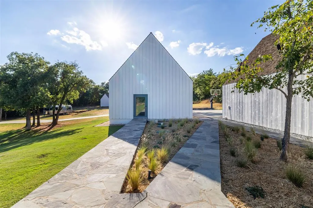 Photo 4 — 12401 N Bryant Avenue, Edmond, OK 73013