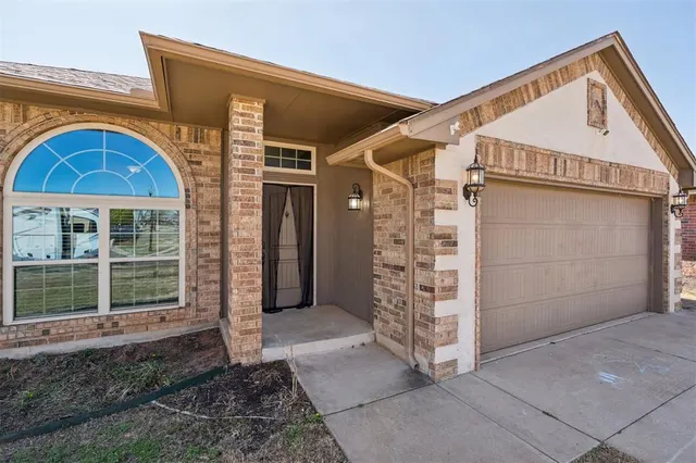 Photo 2 — 11520 SW 10th Street, Yukon, OK 73099