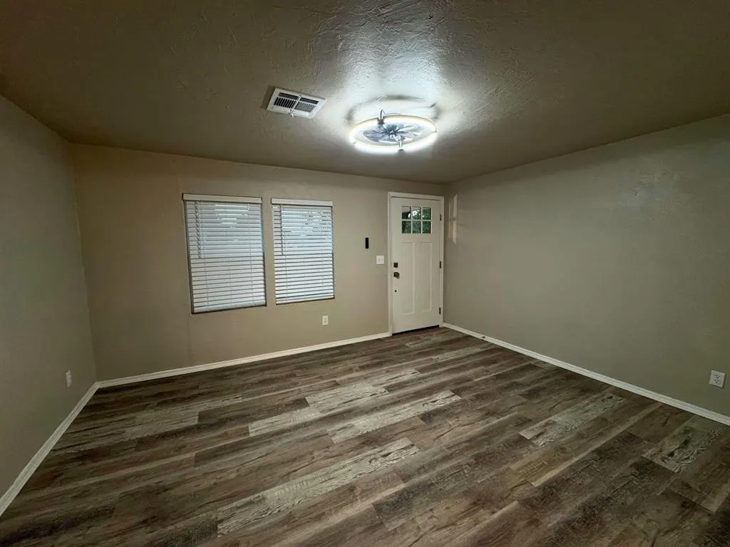 Photo 7 — 10344 Lejean Drive, Oklahoma City, OK 73130