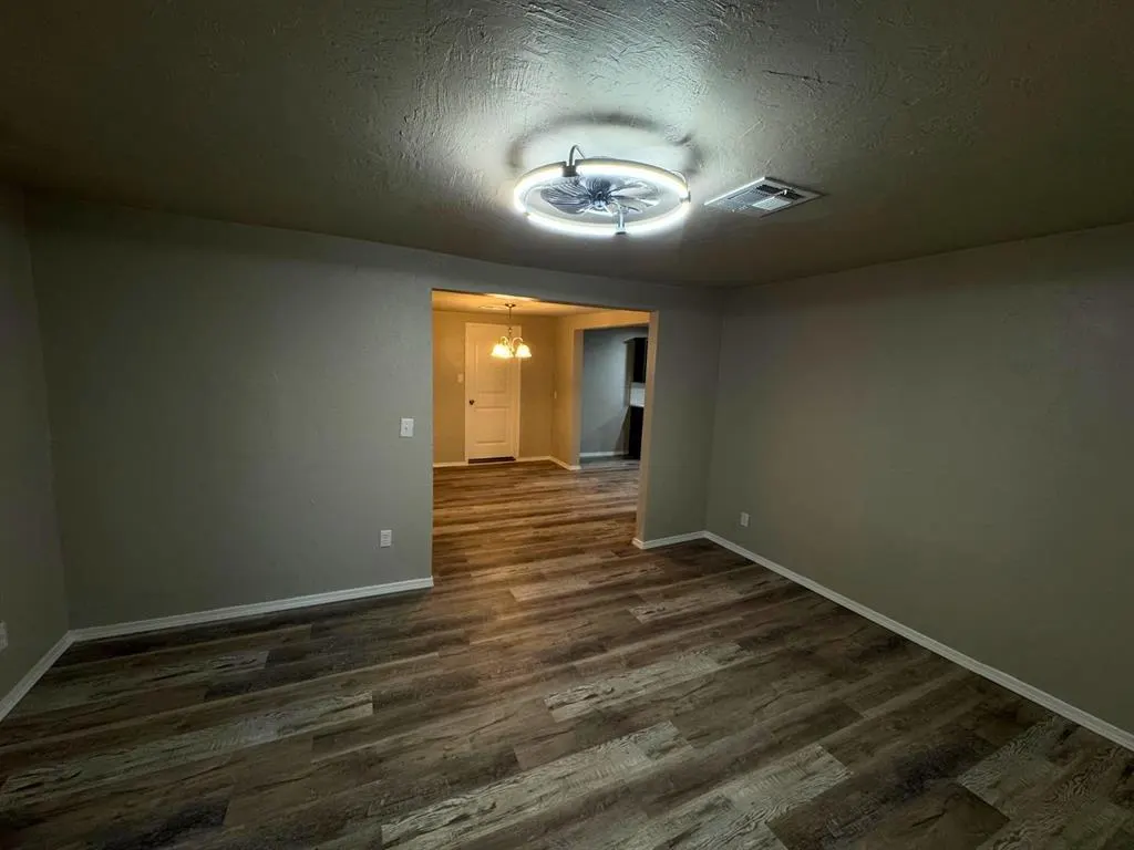 Photo 6 — 10344 Lejean Drive, Oklahoma City, OK 73130