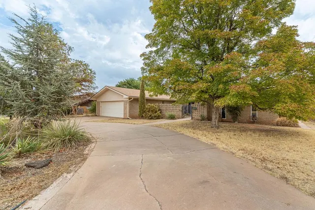 Photo 6 — 1109 Sherwood Road, Clinton, OK 73601