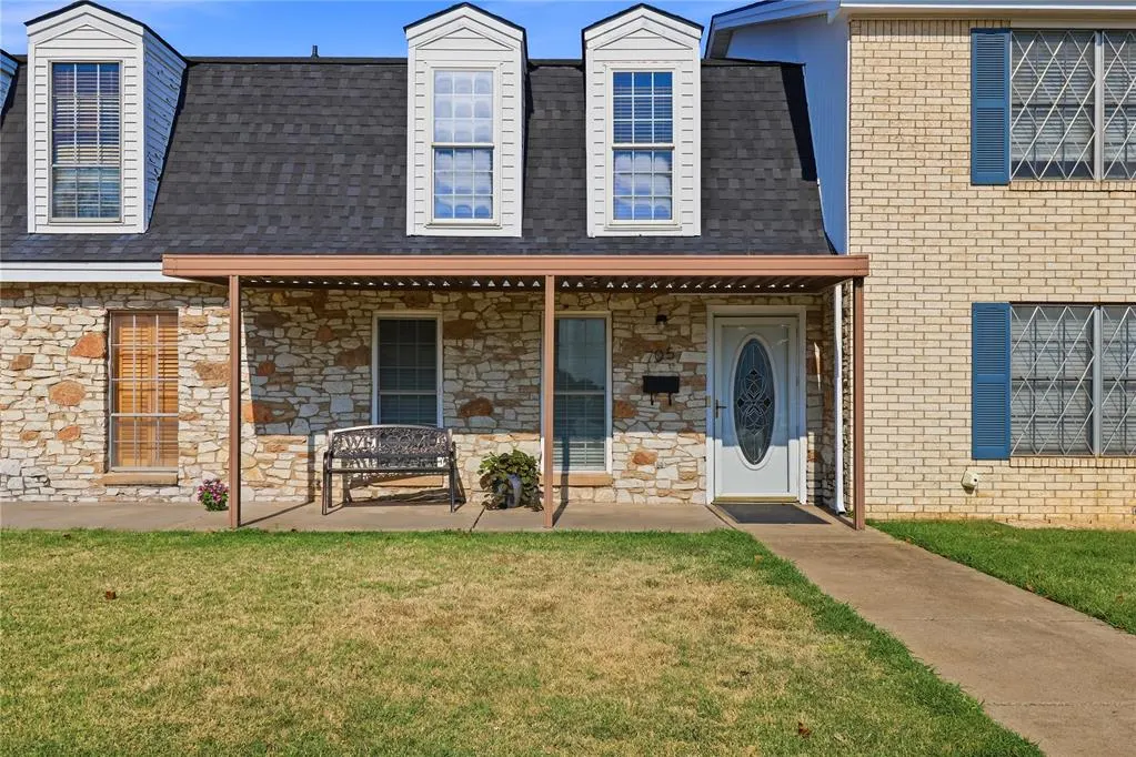 Front exterior — 705 N Broadway Avenue 705, Hobart, OK 73651