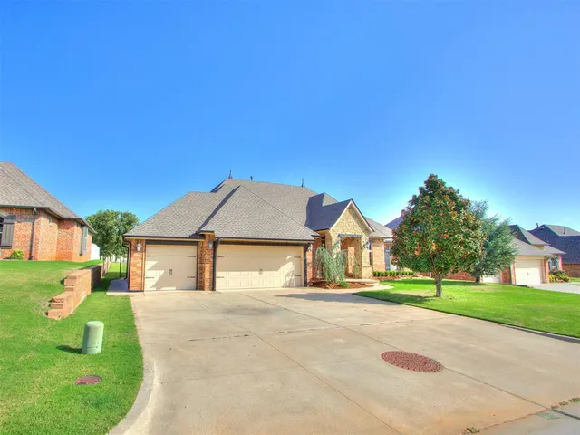 Photo 2 — 12607 Forest Oaks Drive, Choctaw, OK 73020