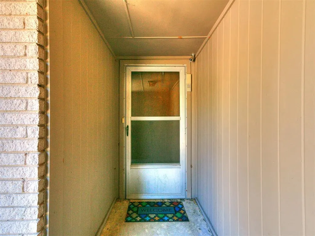 Photo 7 — 136 SW 5th Street, Moore, OK 73160